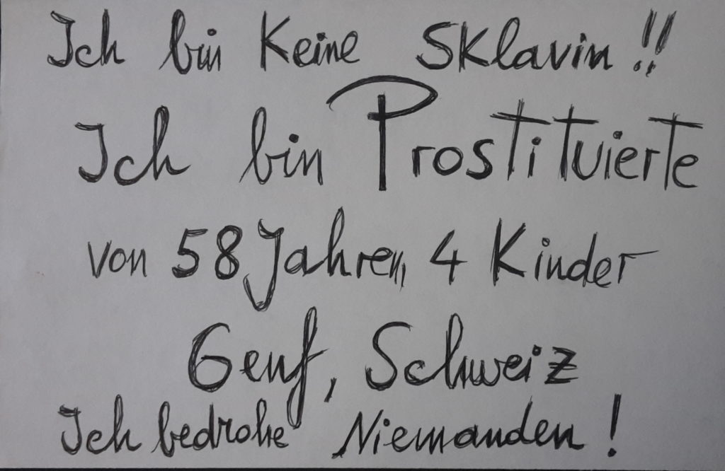 que l'on peut traduire par "Je ne suis pas une esclave !! Je suis une prostituée de 58 ans, [mère de] 4 enfants, Genève, Suisse. Je ne menace personne !". 